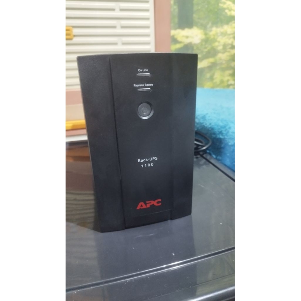 UPS merek APC 1100 VA 550 WATT