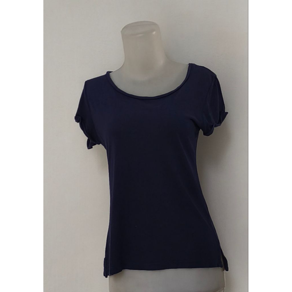 Kaos wanita biru dongker