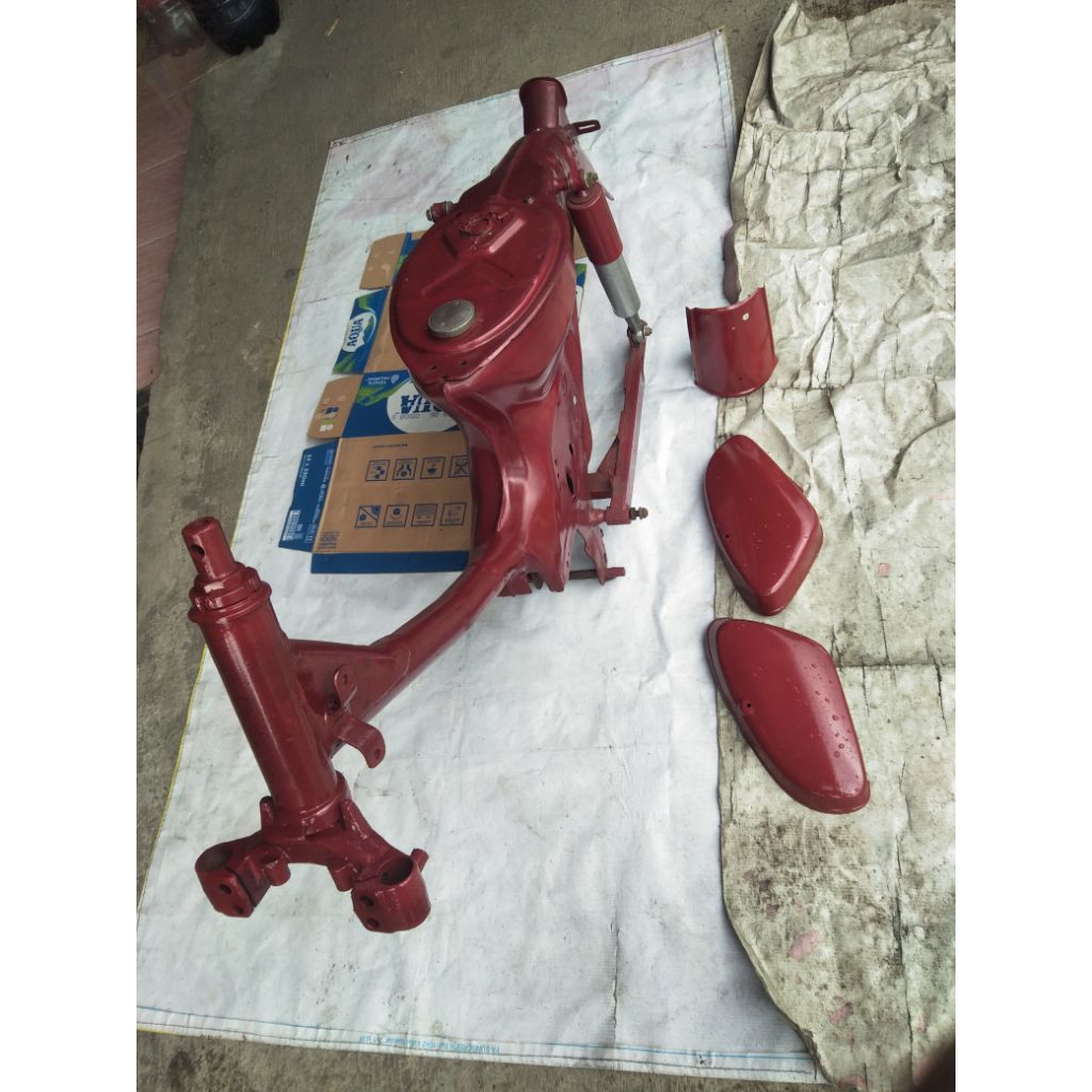 frame rangka tangki arm T segitiga honda Astrea grand legenda custom c70 cat baru merah candytone no