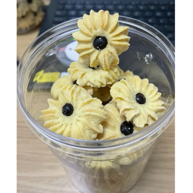 Kue Semprit Mawar Toples