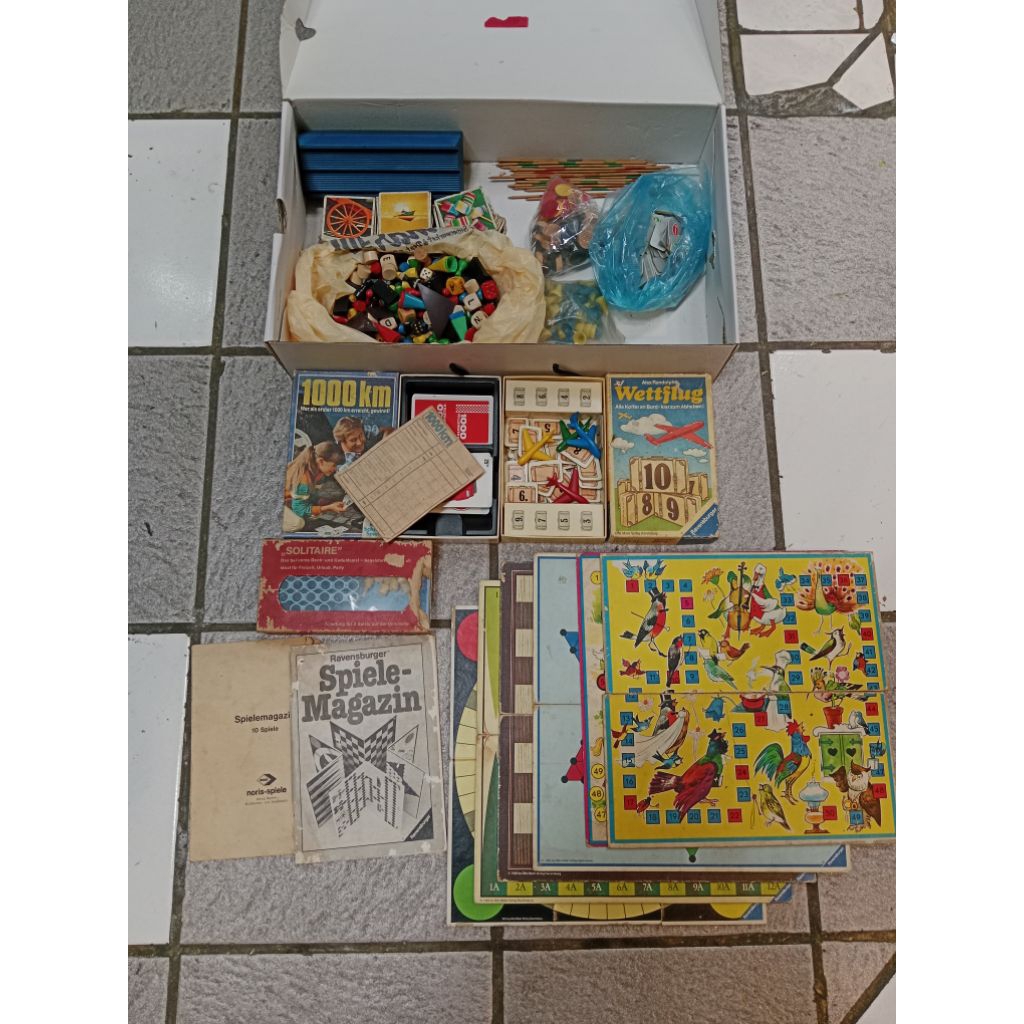 Mainan jadul tahun 80'an semacam Halma dan Ular Tangga