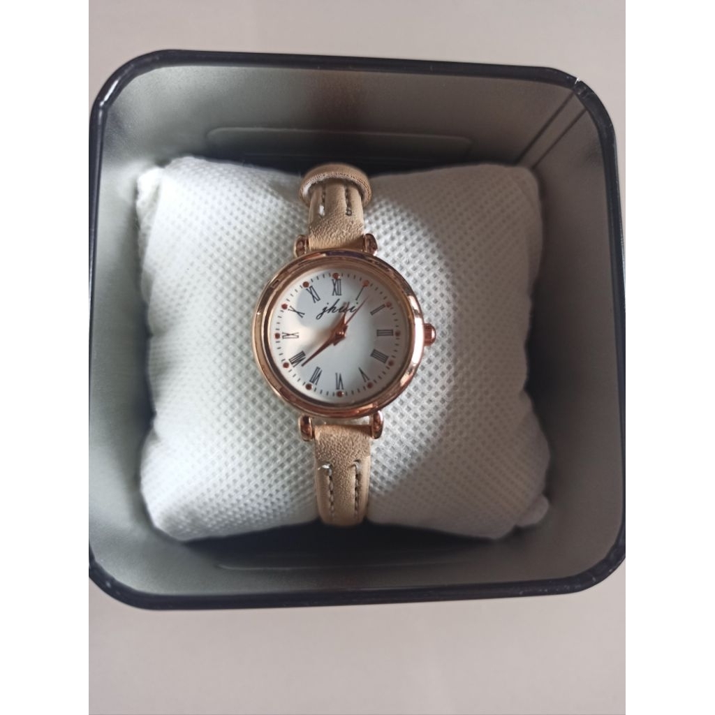 Jam Tangan Perempuan