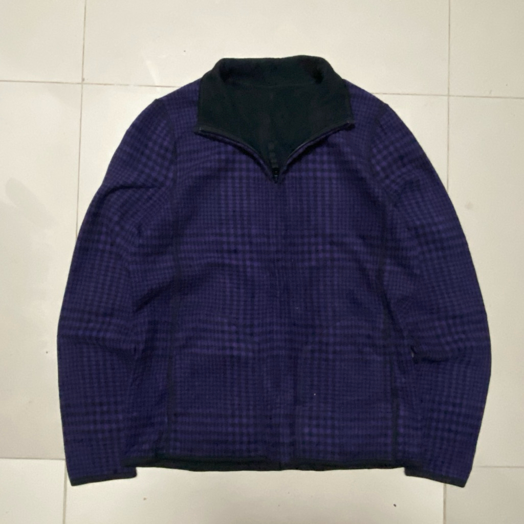 JF 94 - UNIQLO Reversible Fleece Outdoor Jaket Motif Veterano & Full Black Full Zip Japan - Size Tag