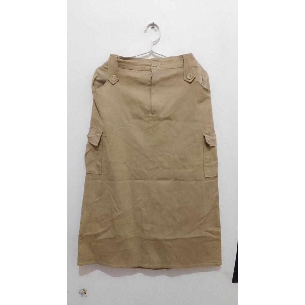 rok midi cargo warna coksu