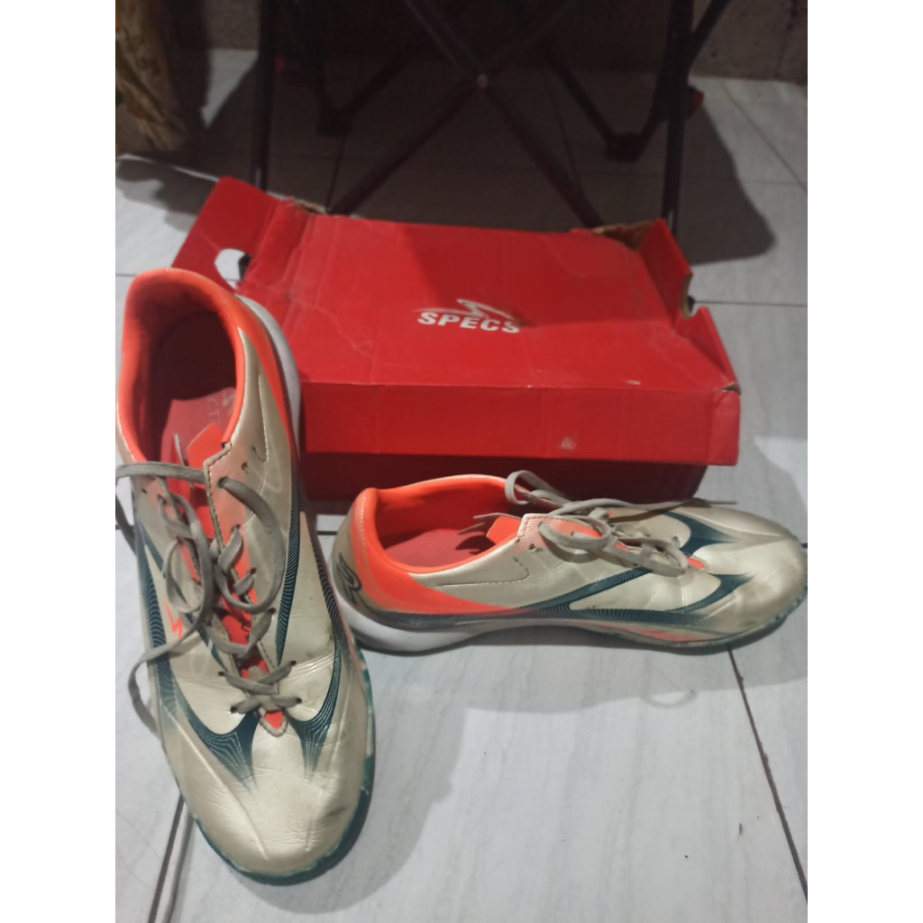 sepatu futsal SPECS bekas