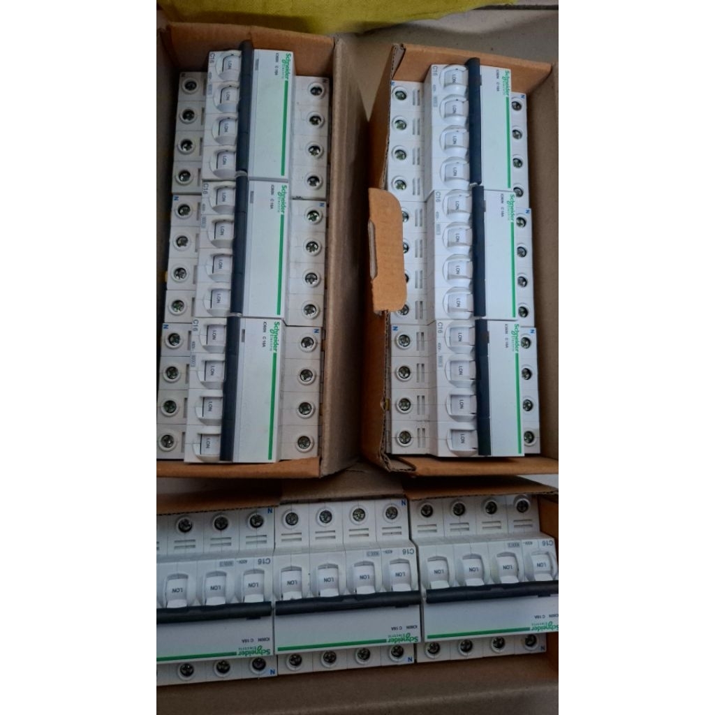 mcb 4p ic60n 16 amper