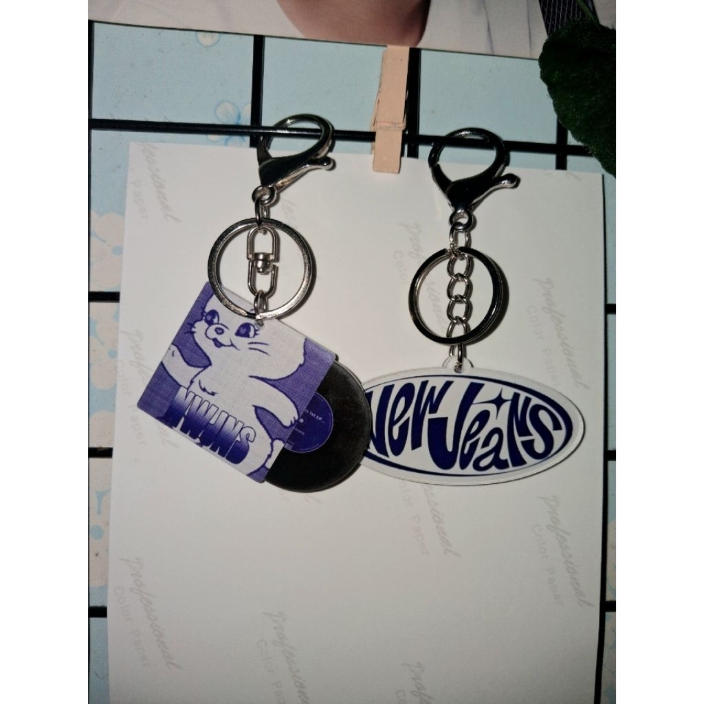 KEYCHAIN LOGO NEWJEANS AKRILIK
