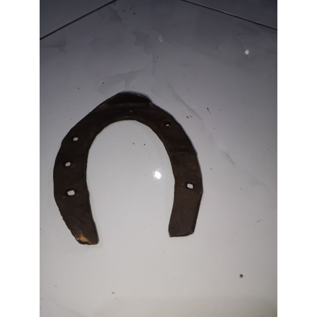 Tapal kuda besi bekas