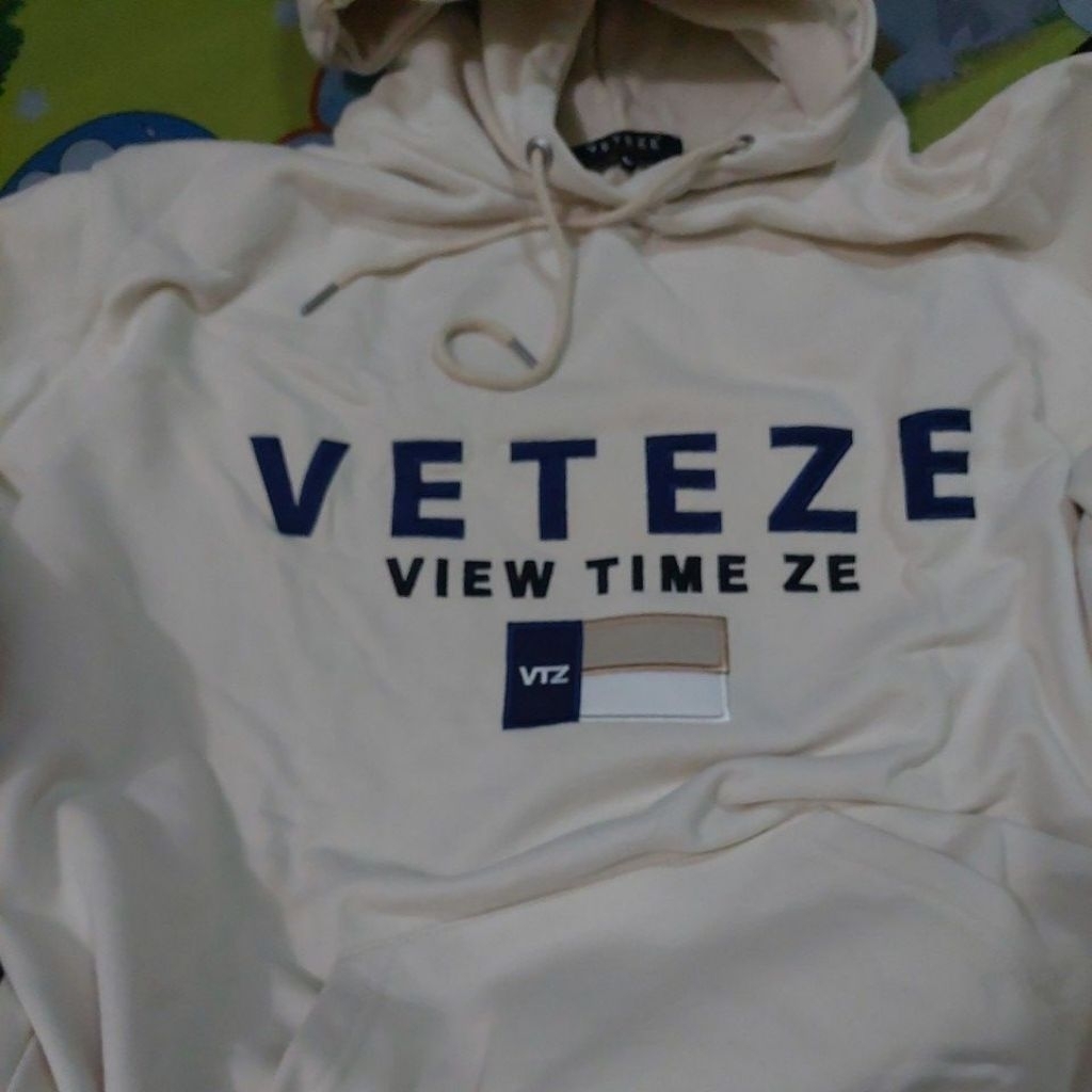 VETEZE CREAM HOODIE UKURAN L