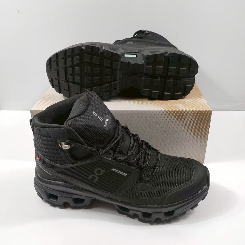 Sepatu Hiking On Cloud Tinggi Full Black Hiking Shoes
