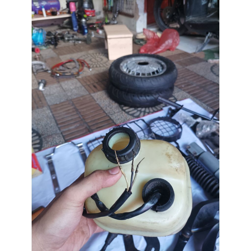 box oli samping vespa excel