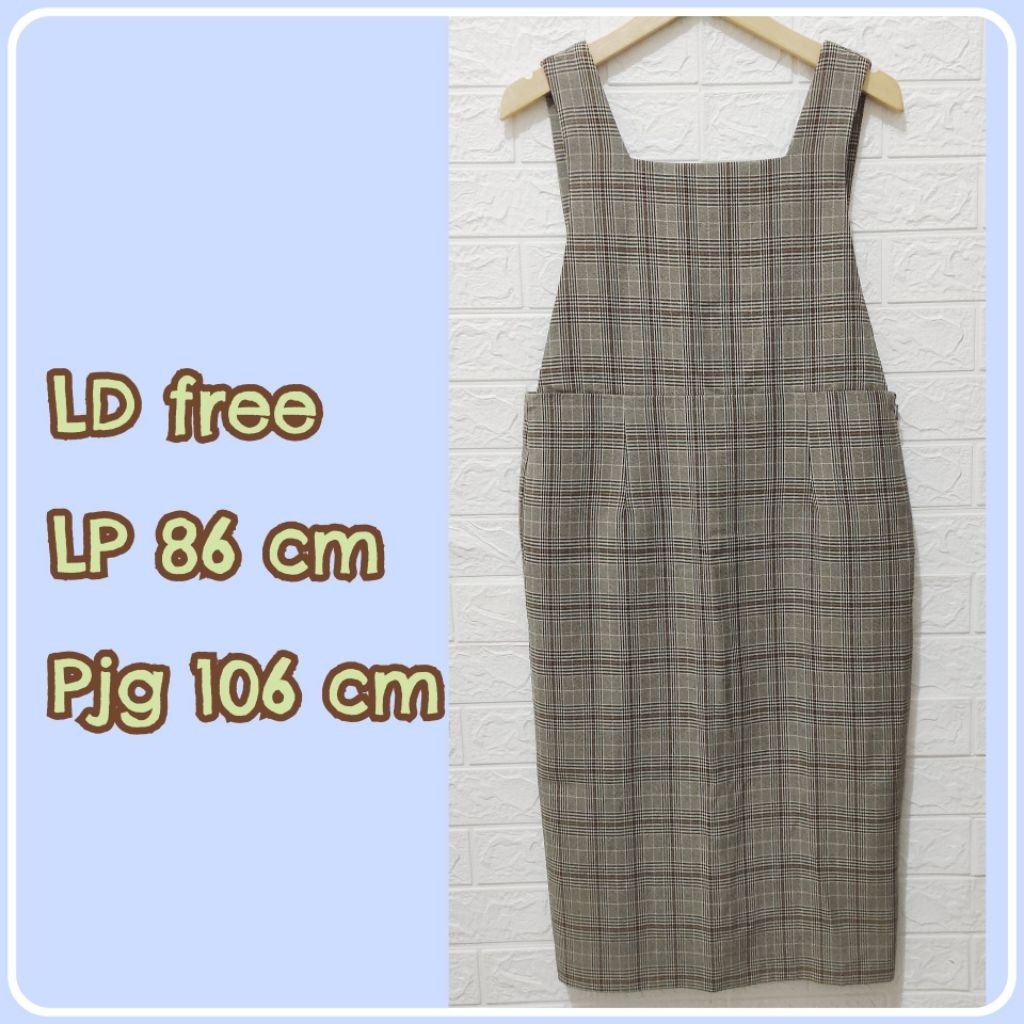 Dress overall kotak-kotak tartan coklat