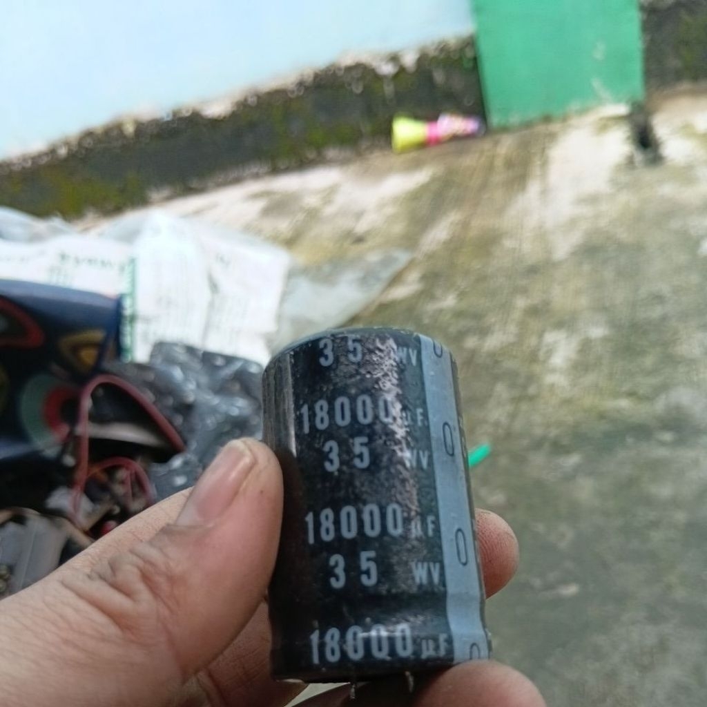 elko 18000uf 35v pj,4,5 cm diameter 3 cm original