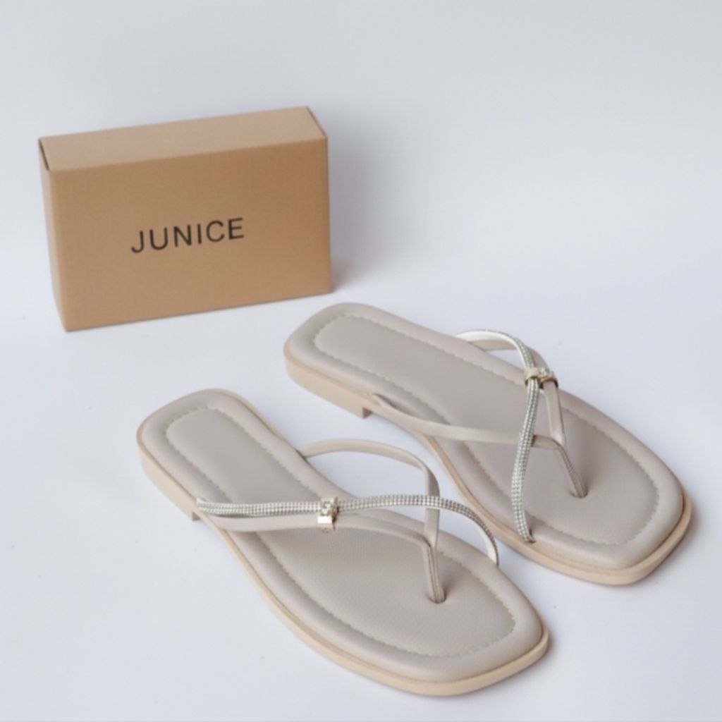 Sandal wanita flat Korean style tampilan trendy nyaman ringan