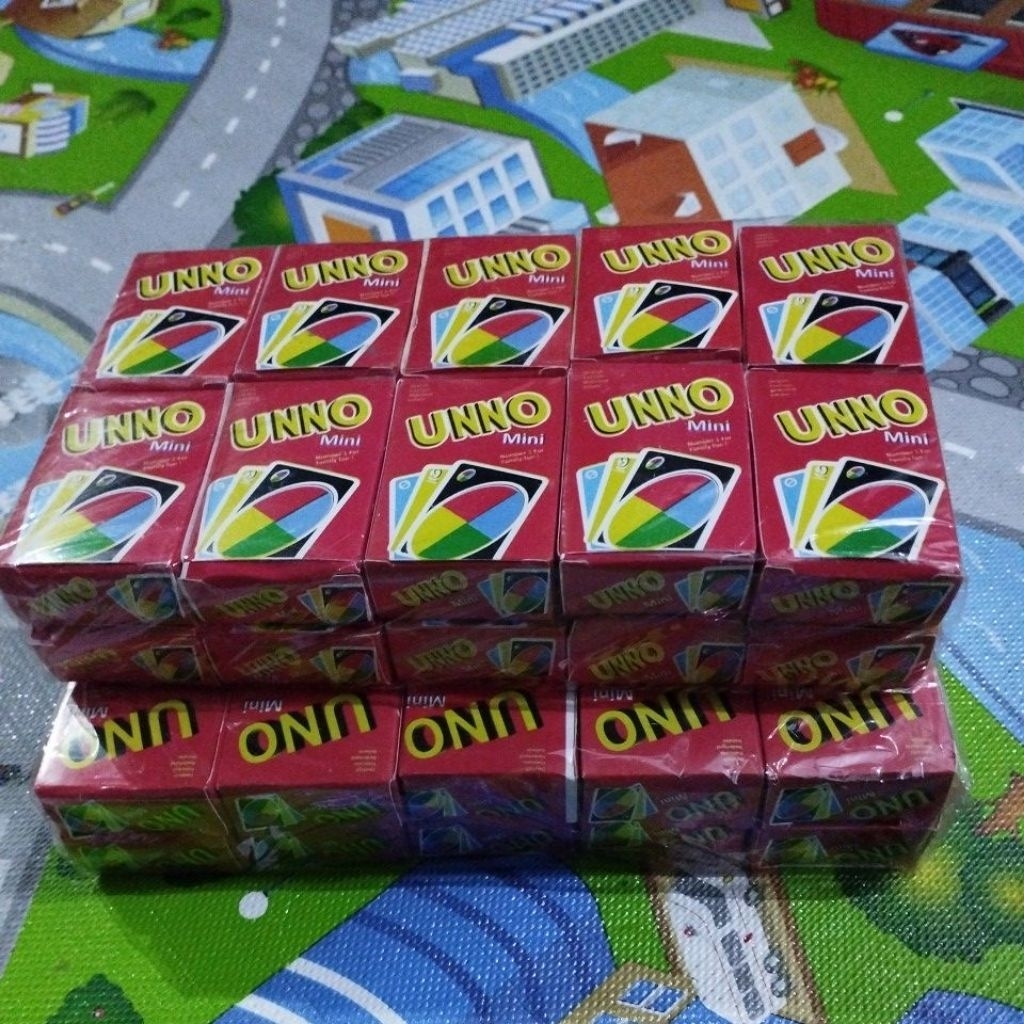 Kartu permainan UNO mini