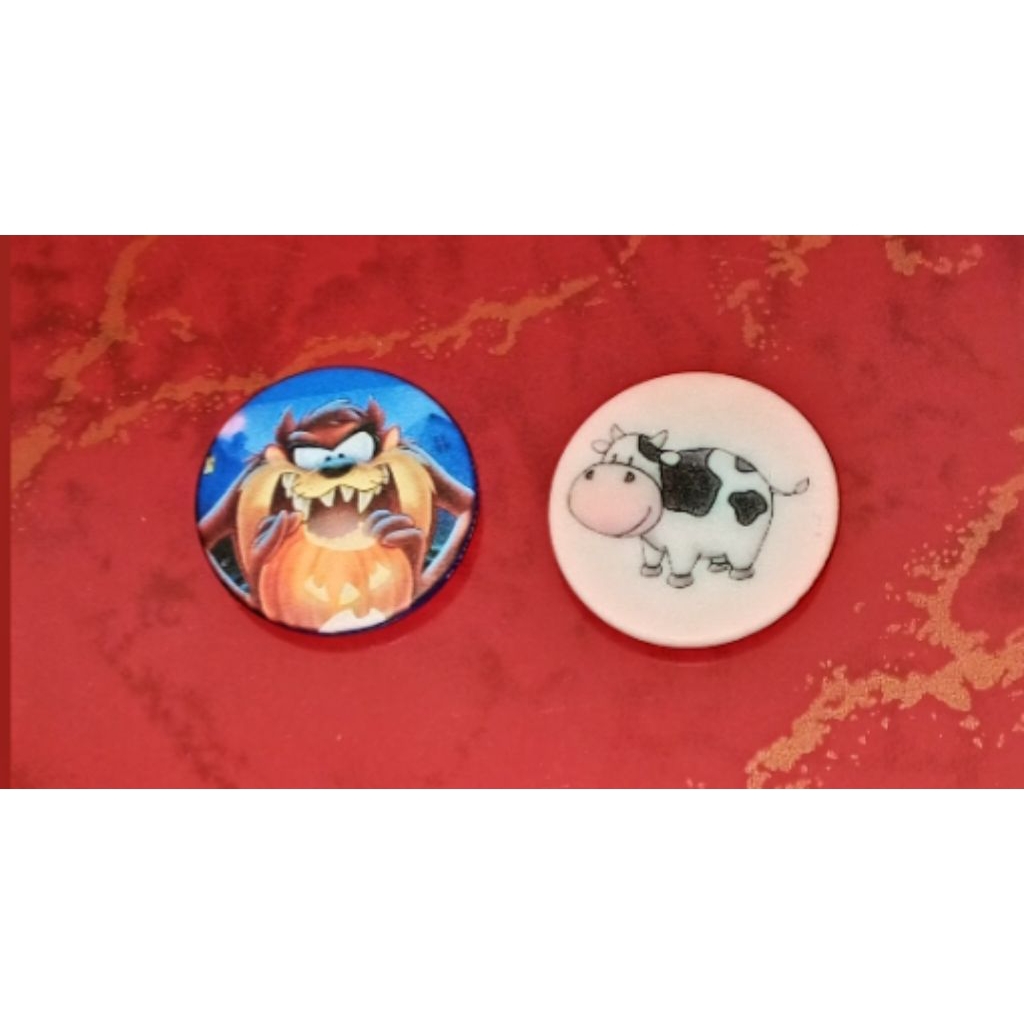 109. isi 2pcs pin bros bulat / pin tas tazmania & pin sapi