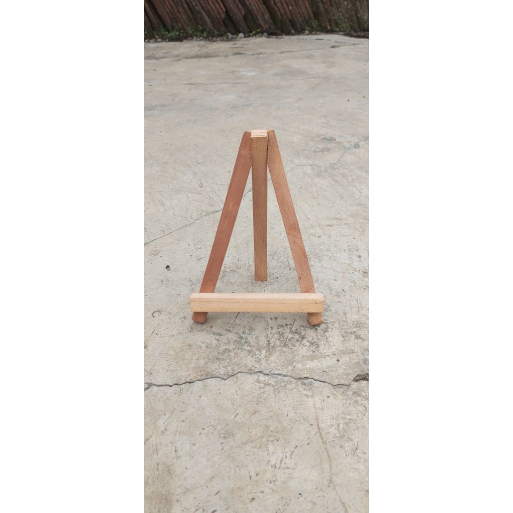 Tripod kayu ukuran sedang easel kayu