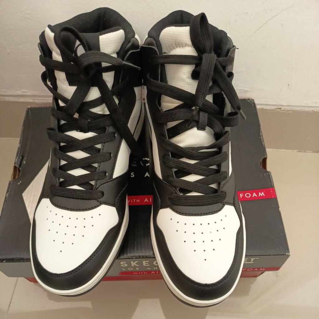 Sale Sepatu Skechers Cowok Putih