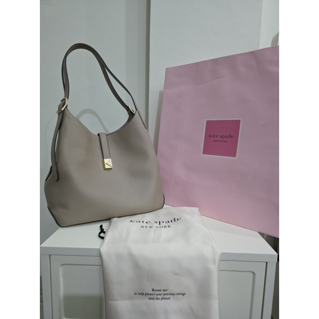 [PRELOVED] Kate Spade New York Butik - KS Deco Large Shoulder Bag - Timeless Taupe Color - Pebbled L