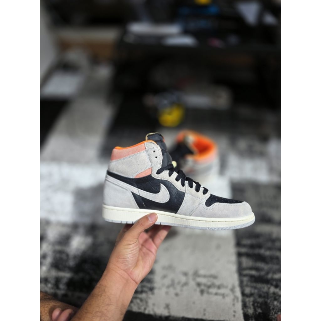 Nike Air Jordan 1 Retro High OG Neutral Grey Hyper Crimson