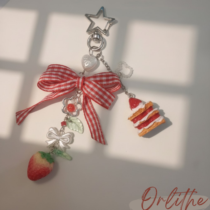 (Handmade)Keychain Strawberry/Strawberry Ribbon Charm/Strawberry Shortcake Lace Keychain