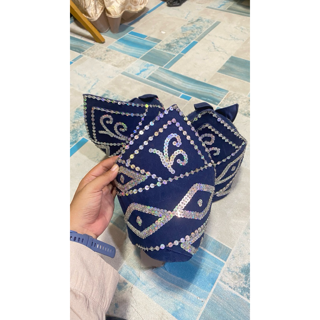 baca deskripsi Lawung atau topi Banjar