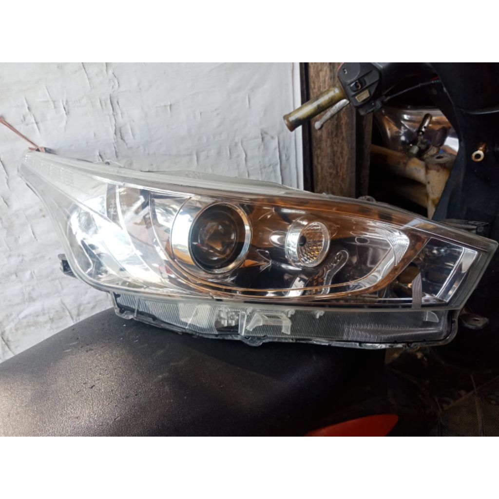 headlamp yaris