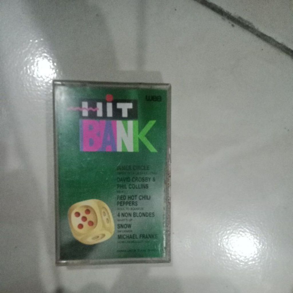 kaset pita hitam bank