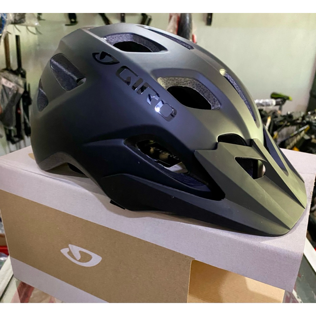helm giro fuxture