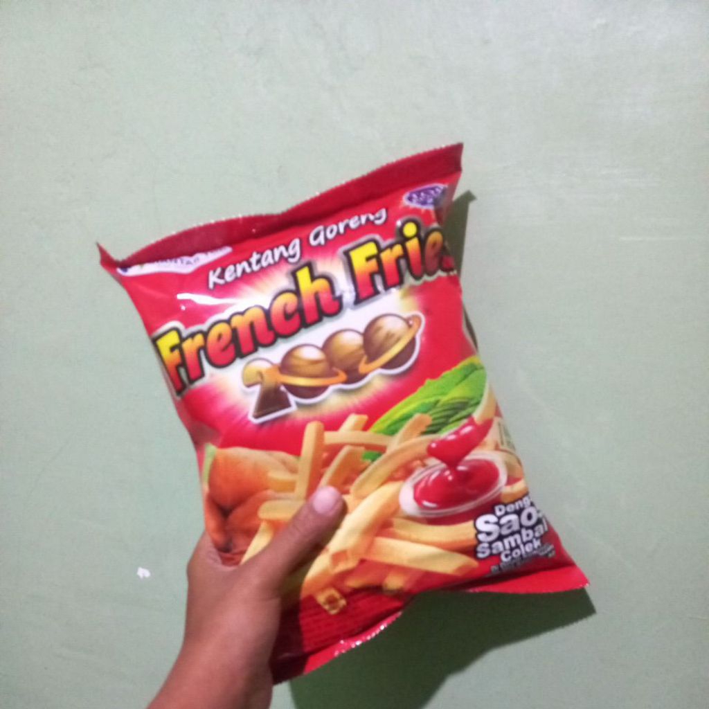 French Fries 2000 Snack Kentang Goreng 138g - Renyah, Gurih, Saus Tomat