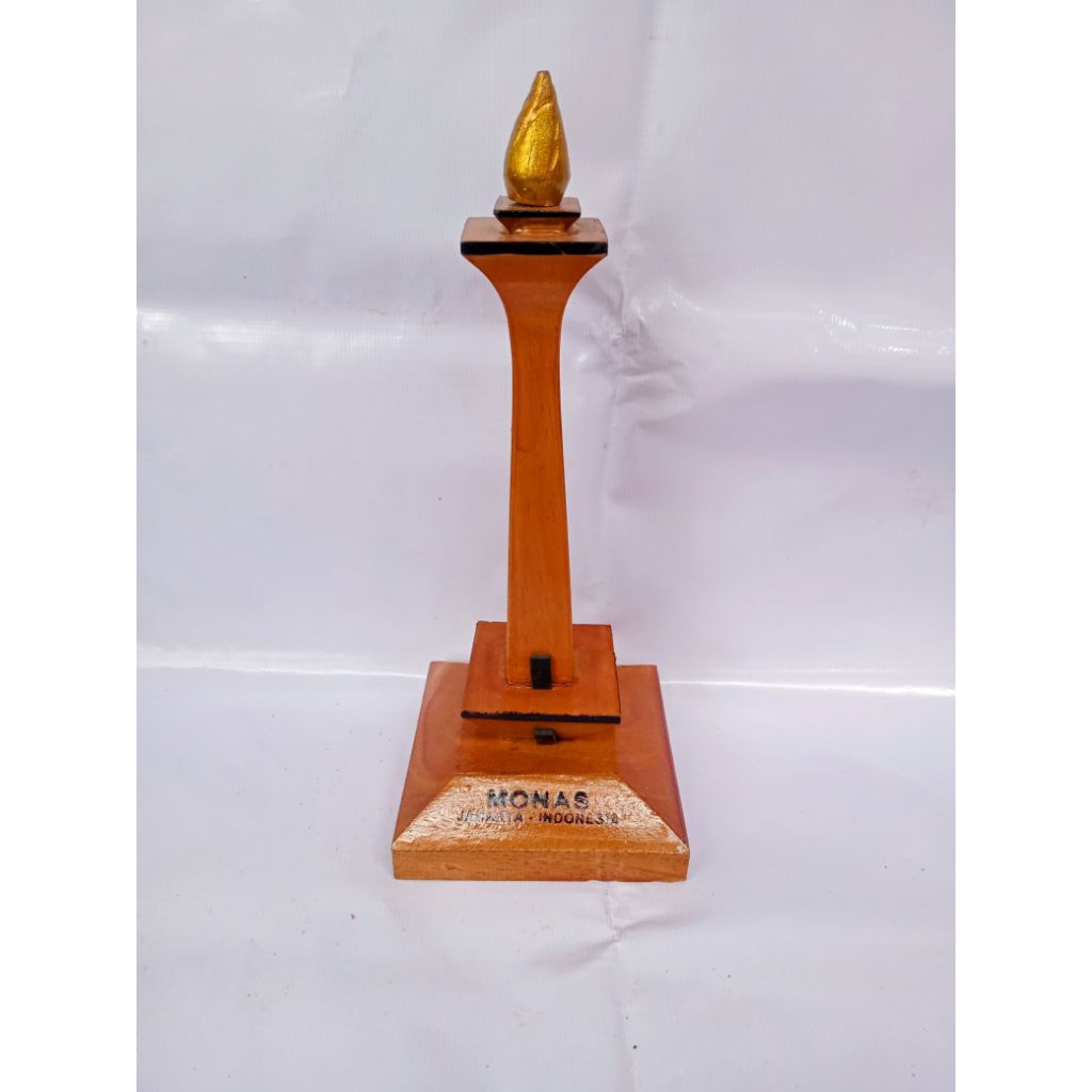 miniatur tugu monas
