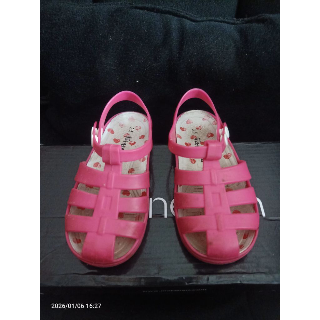 Sepatu sandal little M