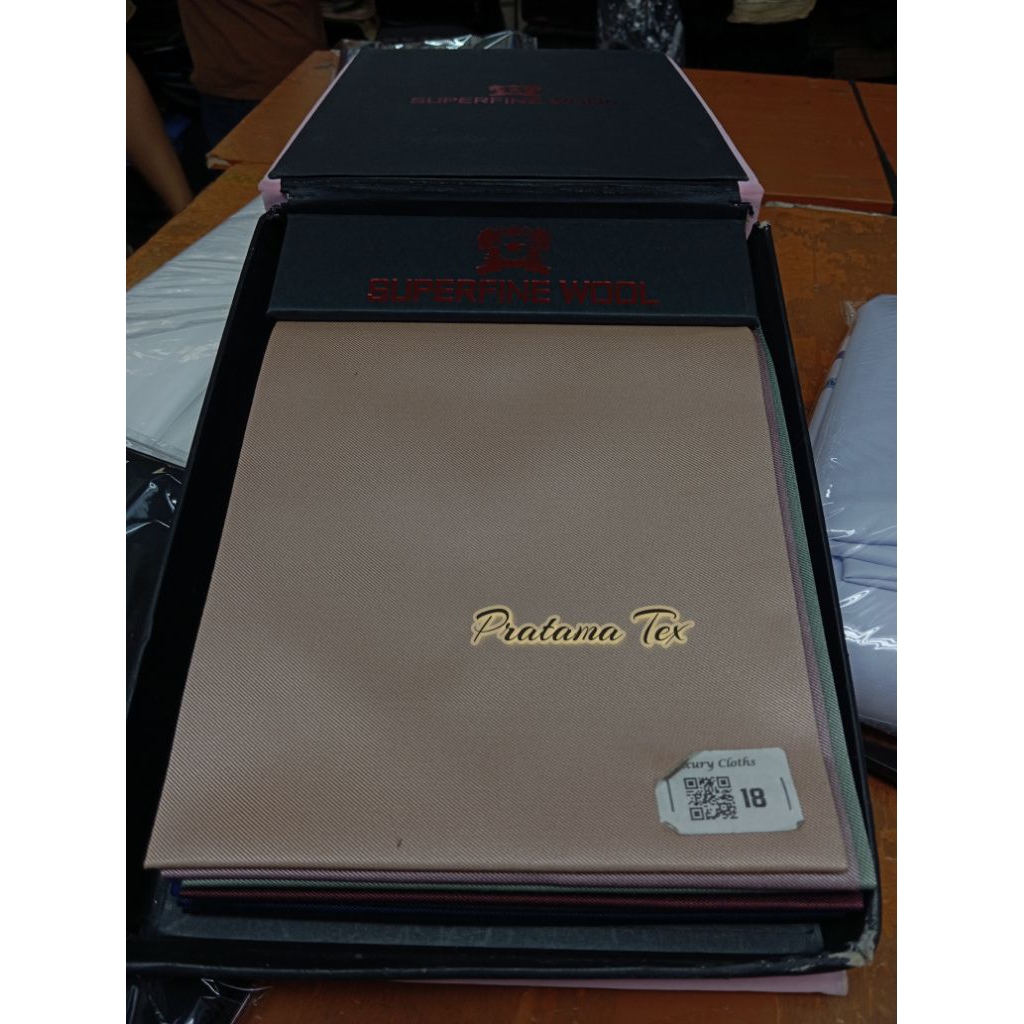 Bahan / Kain Jas Celana Semi Wool Shining. Kain Semi Wool Kilap By Superfine Wool ( Harga Per 50 Cm)