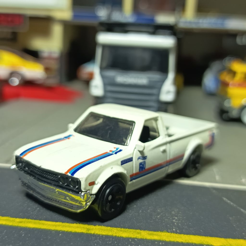 hot wheels loose datsun 620 white