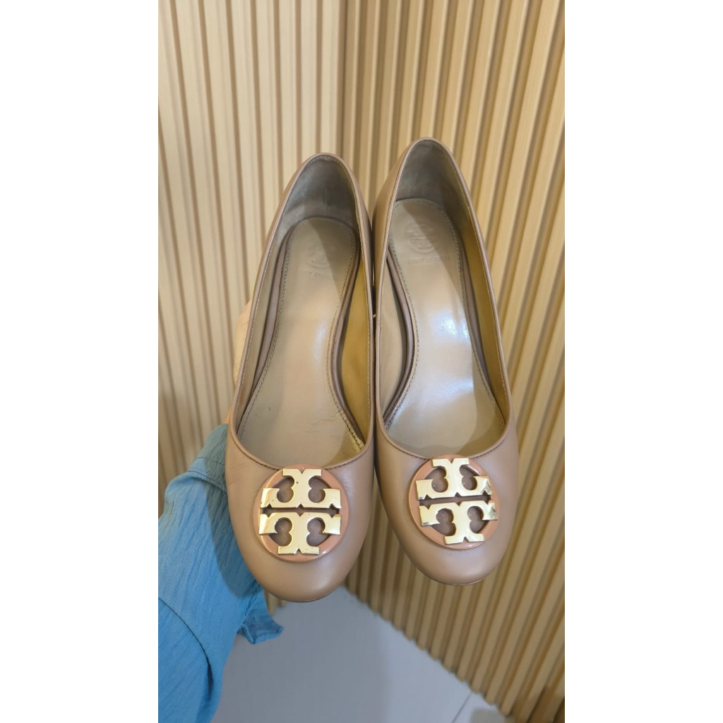 prleoved tory burch shoes wedges tan