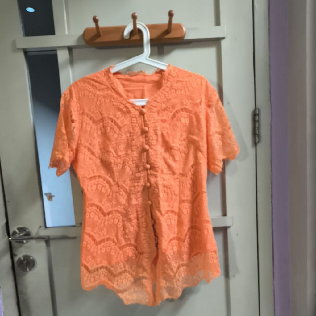 Kebaya Brokat Lengan Pendek (Orange)