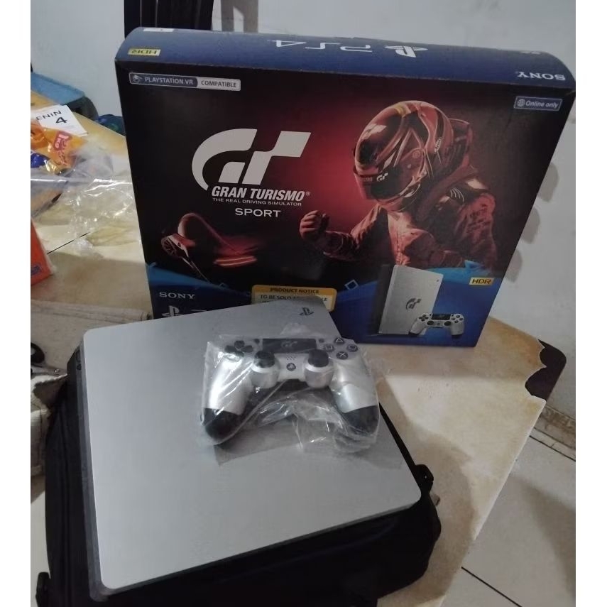 PlayStation PS4 Slim Gran Turismo 1 TB Limited Edition