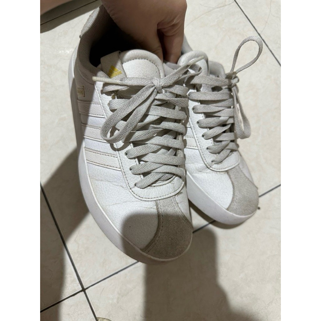 ADIDAS sepatu sneakers adidas. sepatu putih wanita adidas. ukuran 38