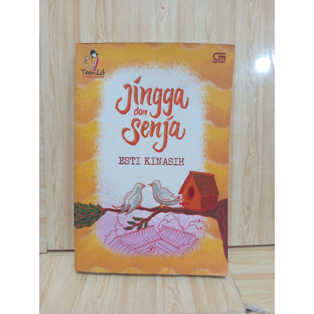 Novel Jingga dan Senja by Esti Kinasih