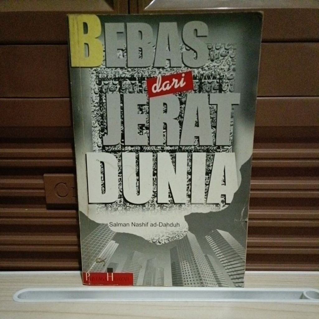 Buku Original - Bebas dari jerat dunia oleh Salman Nashif ad-Dahduh