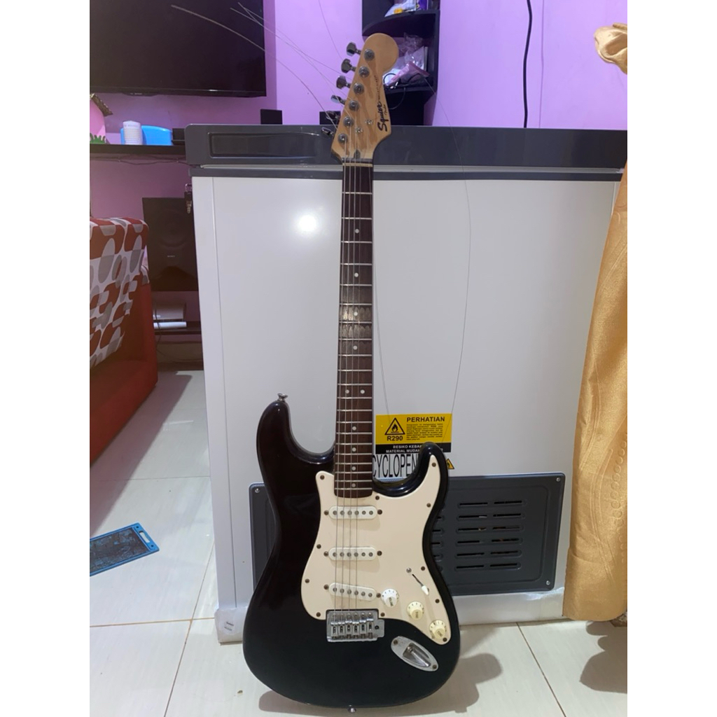 gitar elektrik squier fender bullet