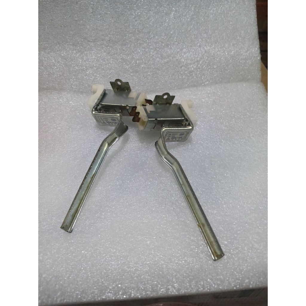 switch engsel pintu mesin cuci 1tabung polytron Original