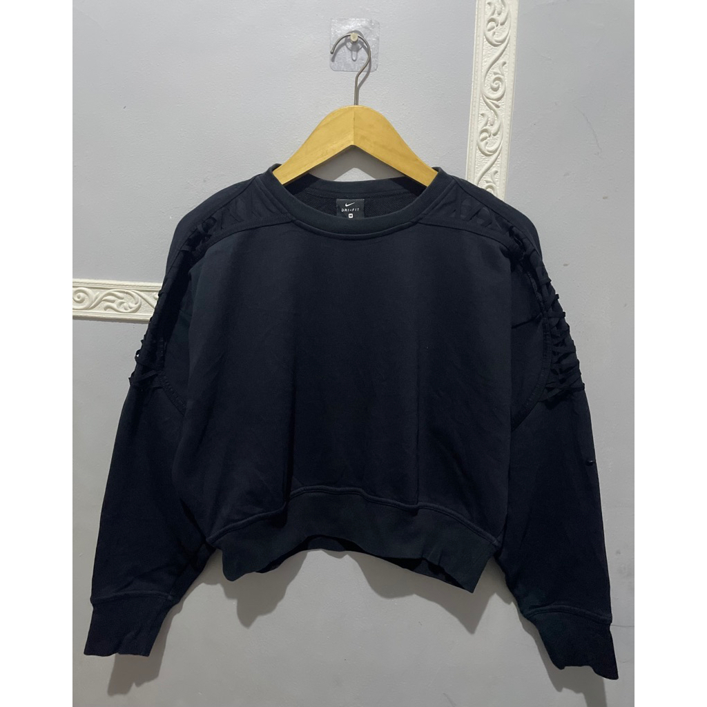 Crewneck Croptop Nike Hitam