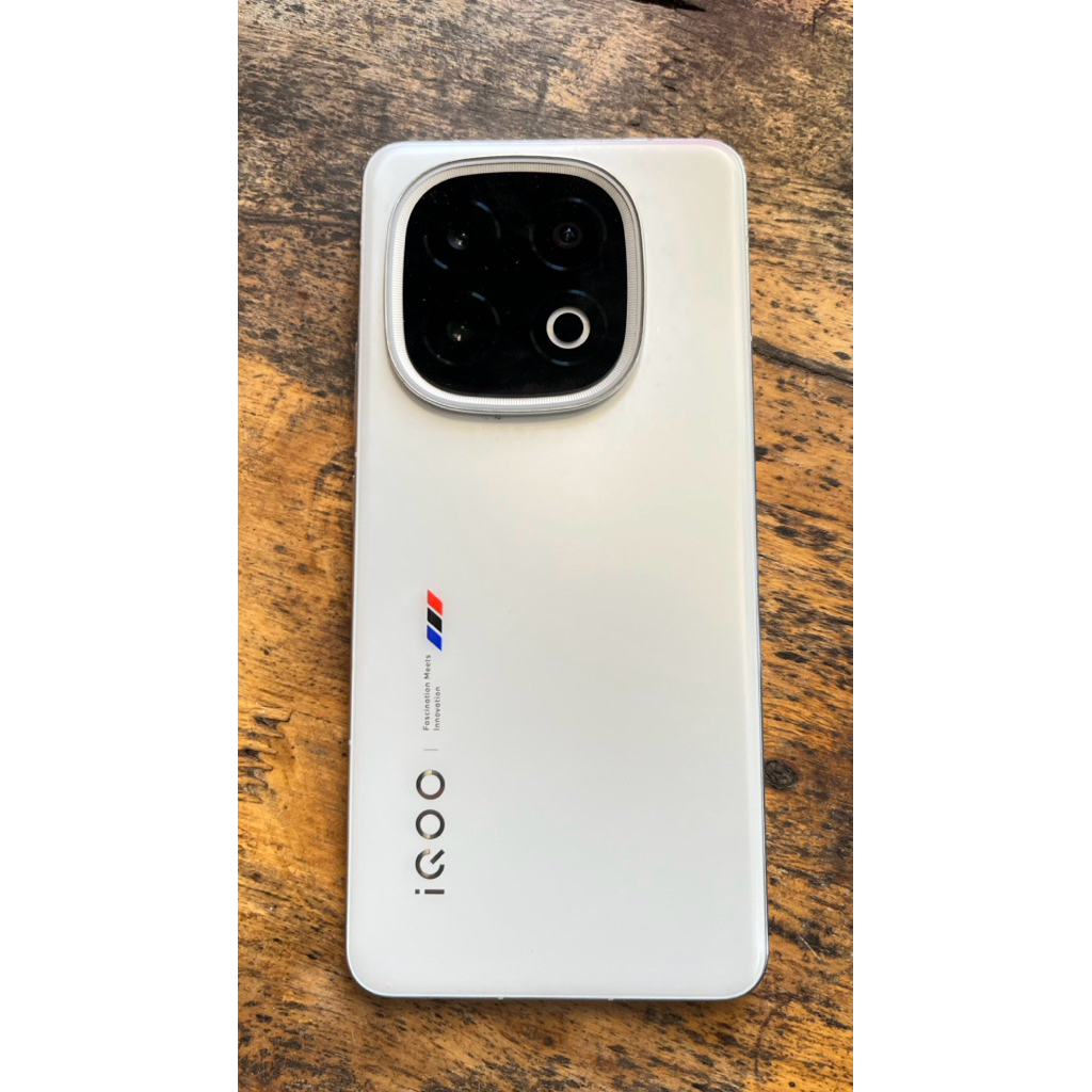 Vivo iQOO 13 - Prosesor Snapdragon 8 Elite