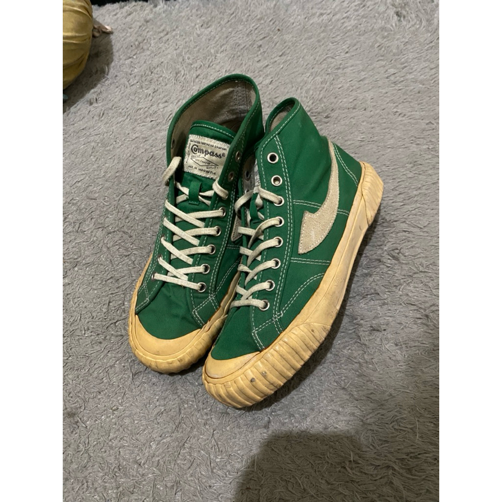 Compass Vintage Preloved