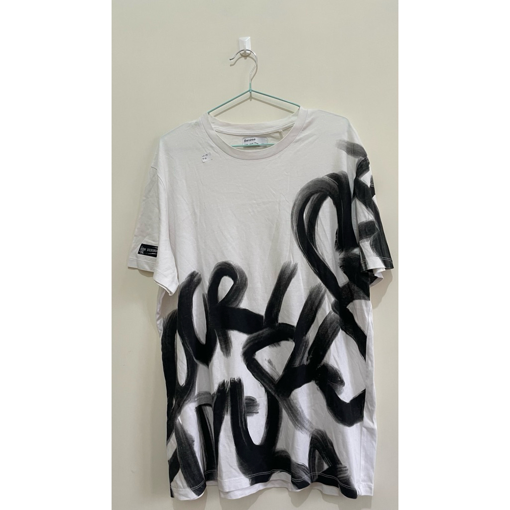 baju grafiti bershkaaaaa