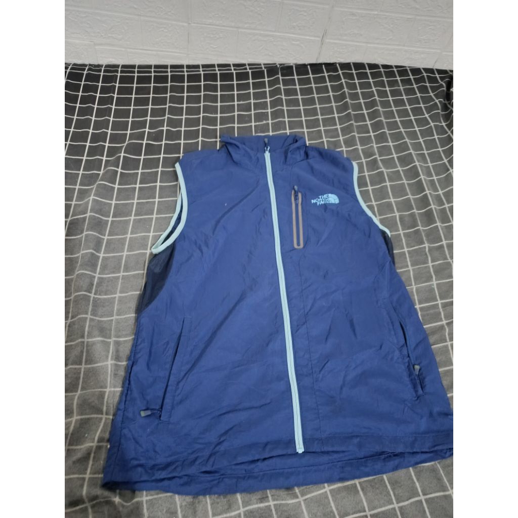 vest tnf