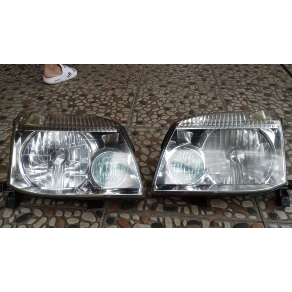 lampu depan Nissan Xtrail 2004-2008
