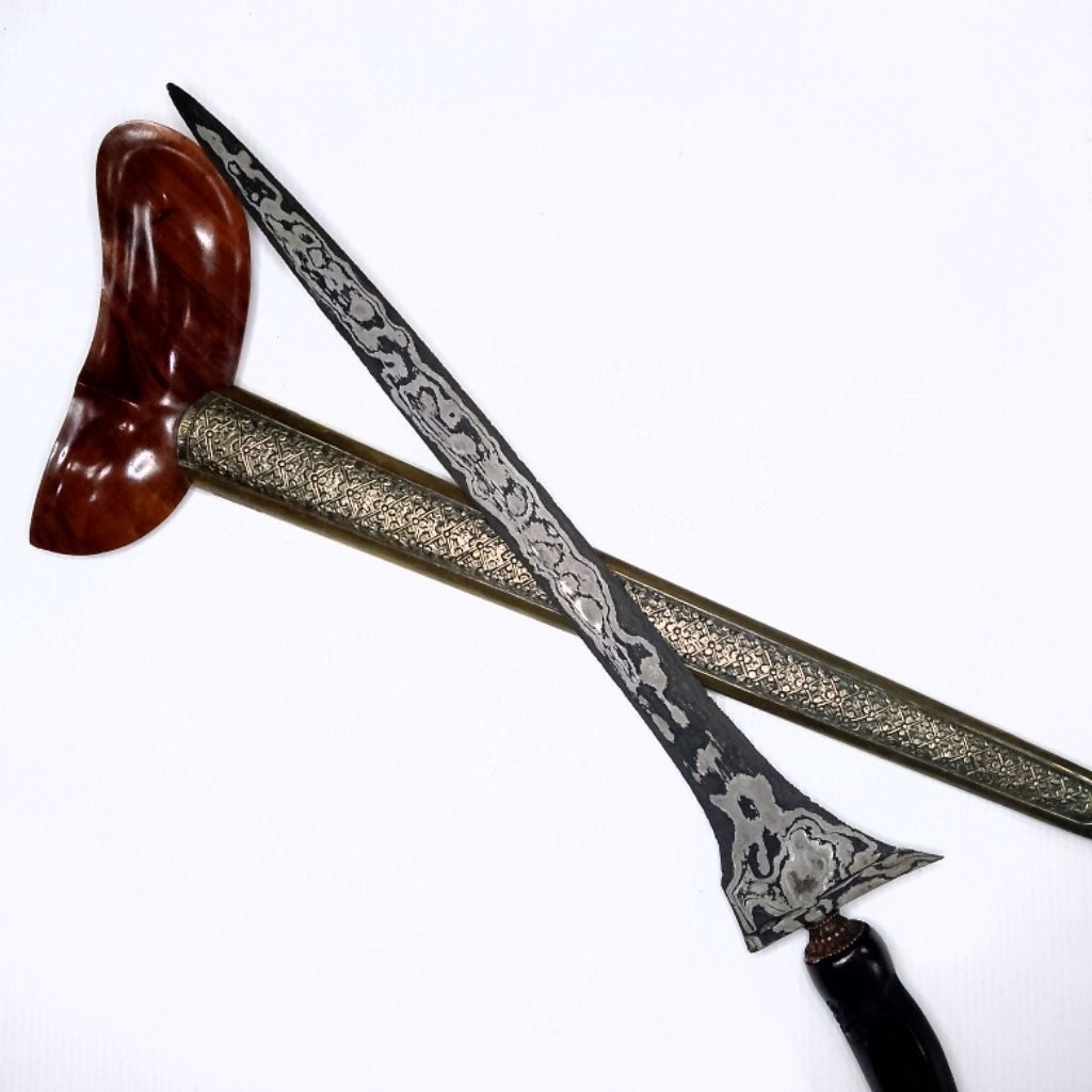 Keris sepuh Tilam Upih pamor ngulit semongko Tangguh madura sepuh | Warangka Gayaman jogja pendok uk