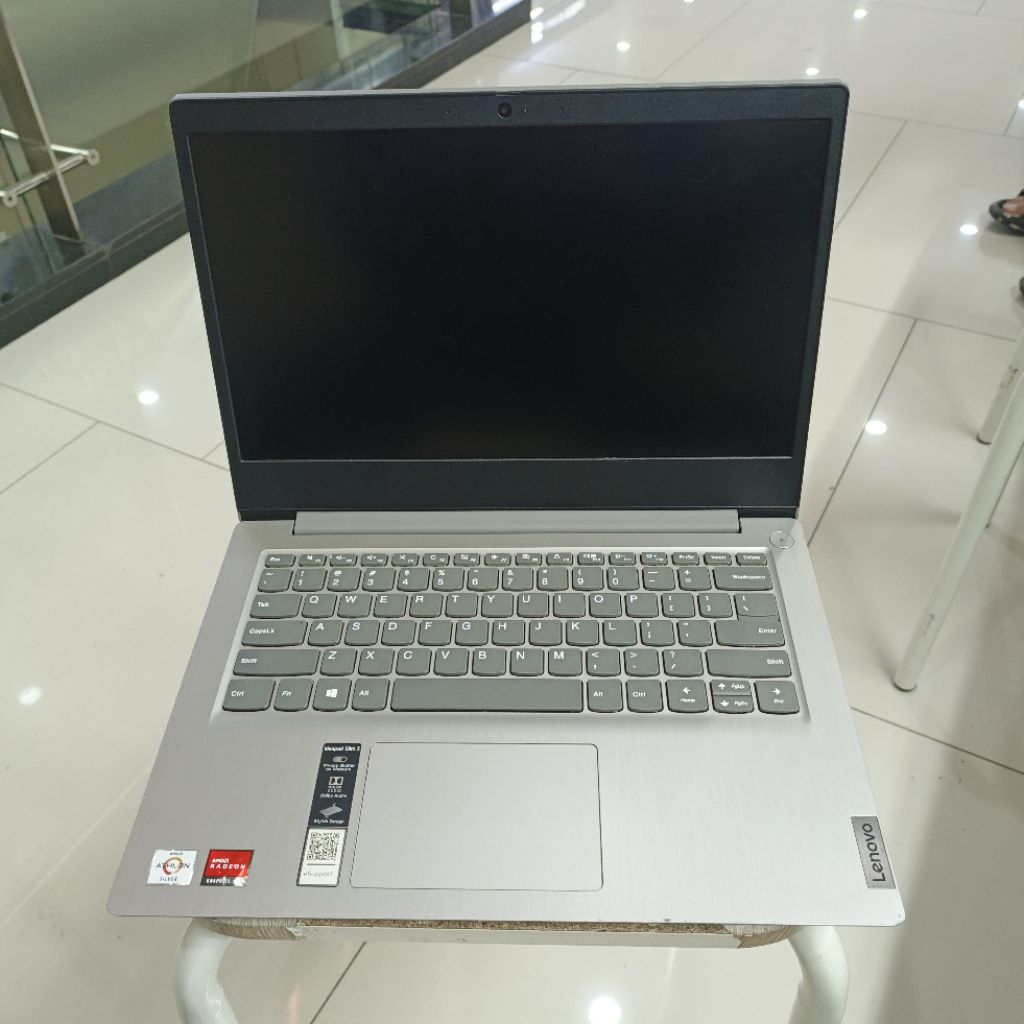 Laptop Second Lenovo Ideapad Slim 3 AMD Athlon Silver 3050U with Radeon Graphics Ram 4Gb SSD 256Gb